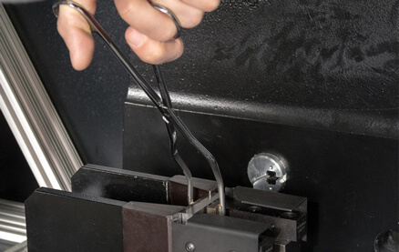 Щипцы для установки